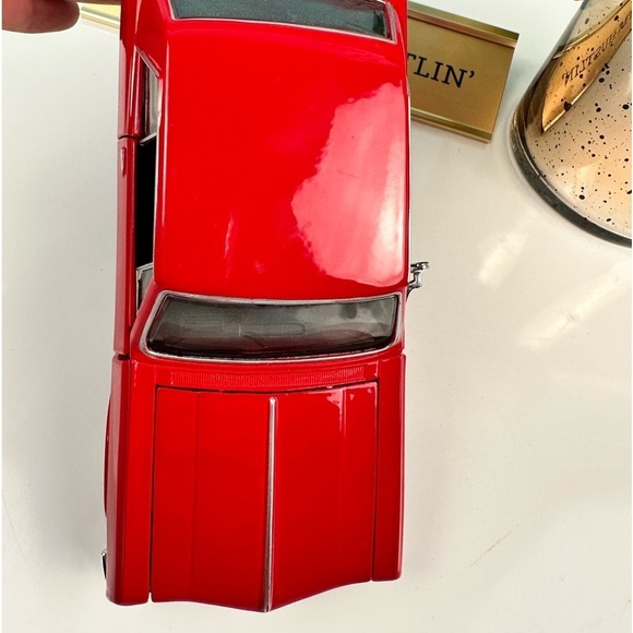 1965 Chevy Malibu SS, Red - Maisto 31258 - 1/24 Scale Diecast Model Toy Car - Picture 7 of 14